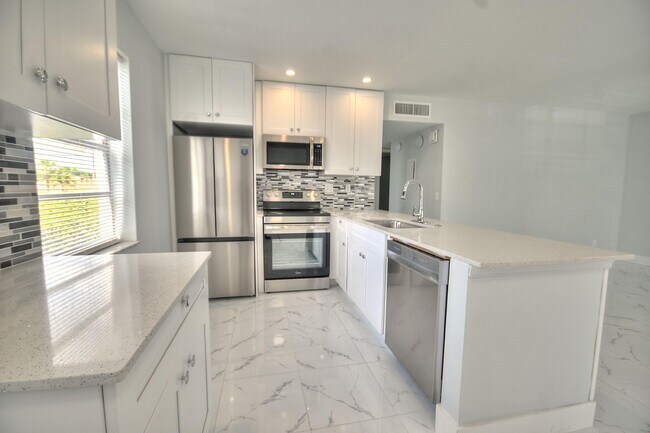 Building Photo - 137 Normandy Ln