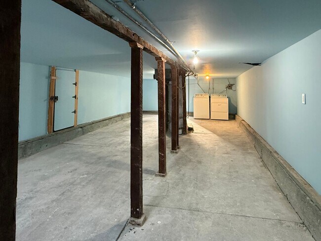 Building Photo - Cozy 2+bdrm/1 bath home w/a huge basement, washer/dryer, & off street pkg, space in the heart of ...