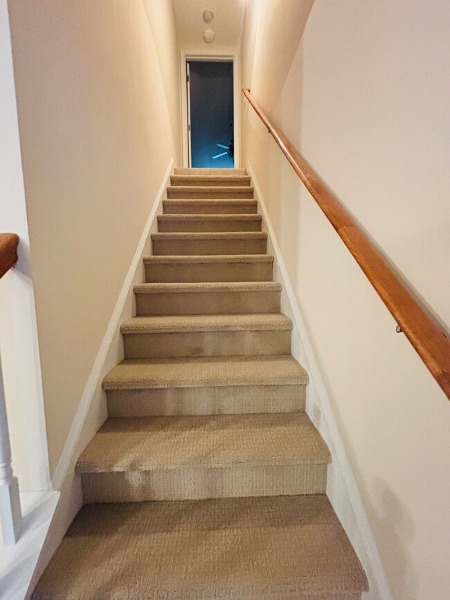 Building Photo - 607 McDowell Ln