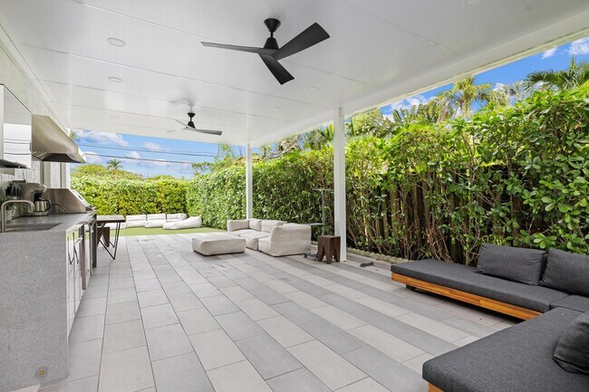 Building Photo - 2615 NE 213th St