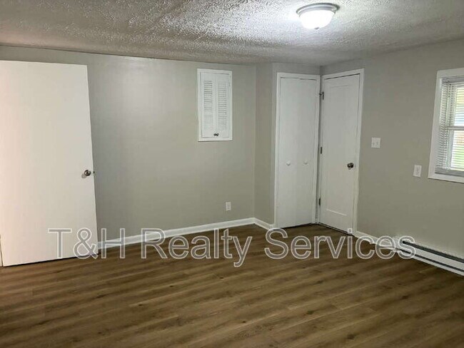 Building Photo - 3180 Blue Bluff Rd