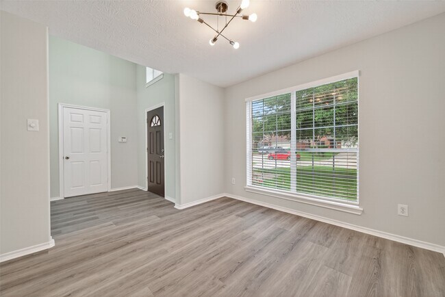 Building Photo - 6915 Great Oaks Shadow Dr