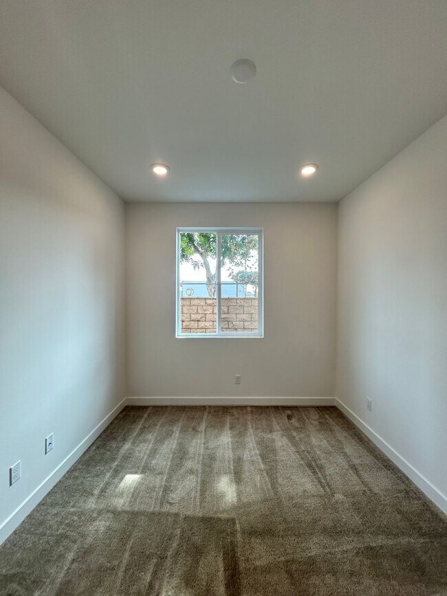 Building Photo - Gorgeous, 3 level townhome, featuring 2 car garage central Air, and in Unit laundry.