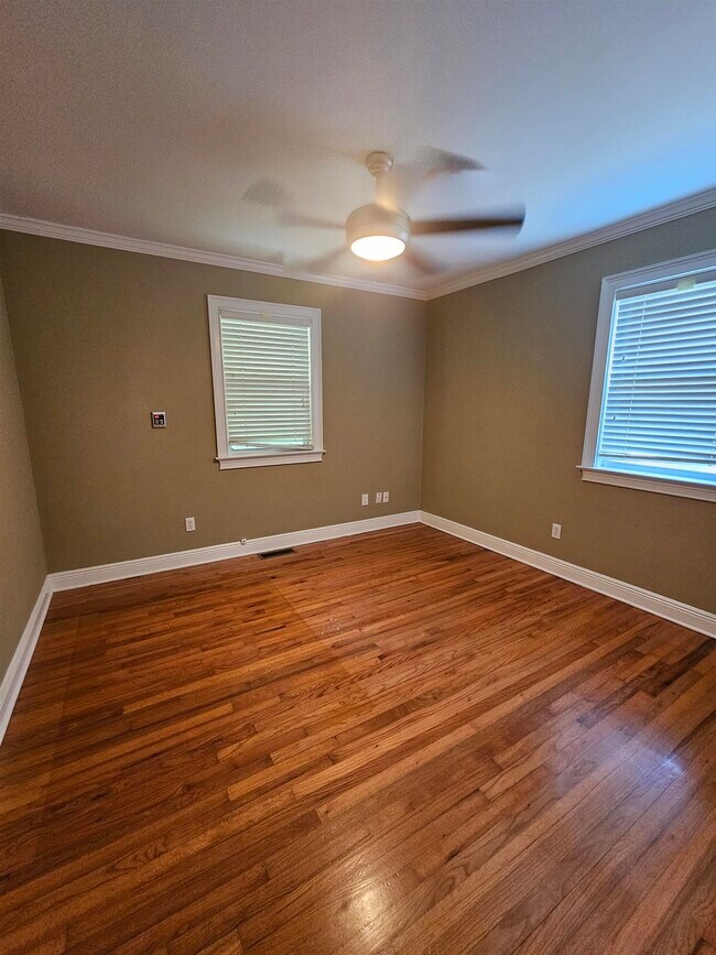 Building Photo - 850 Brookwood Dr
