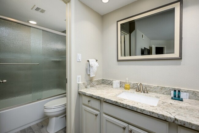 Building Photo - 4850 E Desert Cove Ave