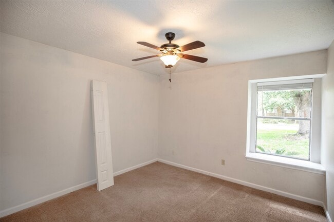 Building Photo - 15106 Silverman St