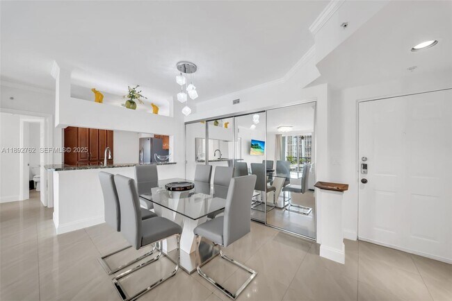 Building Photo - 17150 N Bay Rd