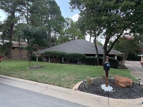 Building Photo - 2950 Crestline Dr