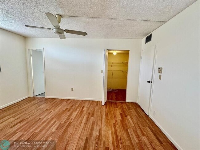 Building Photo - 1810 N Lauderdale Ave