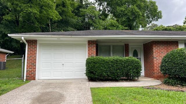 Building Photo - 211 Elmwood Dr