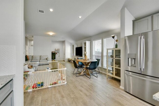 Building Photo - 121 Crescent St