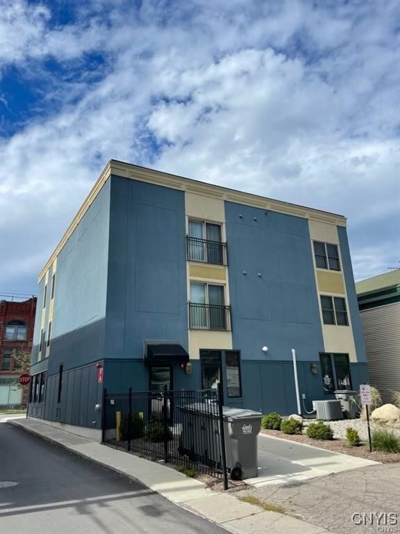 Building Photo - 23 S Main St