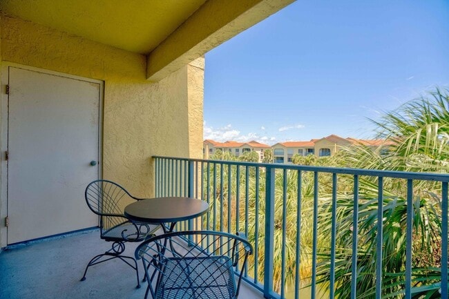 Building Photo - 500 Uno Lago Dr