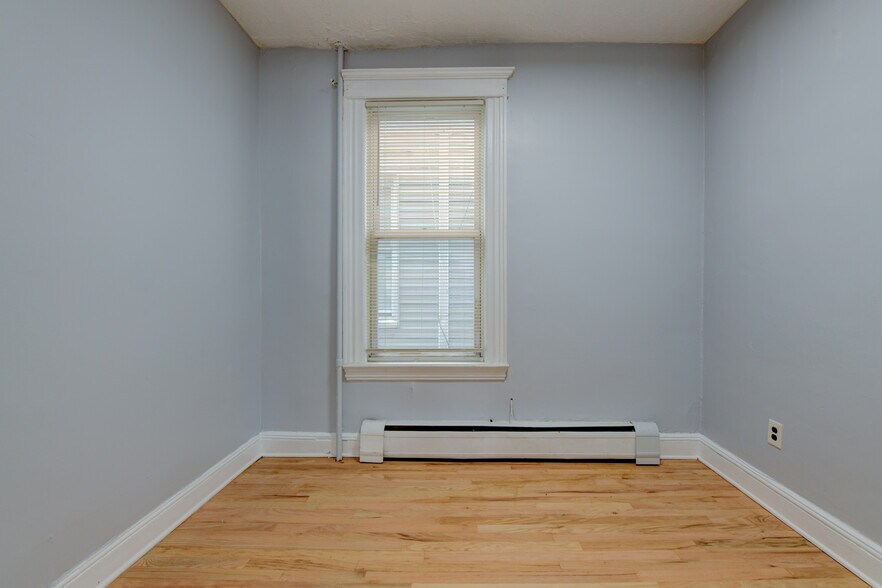 Building Photo - 433 74th St