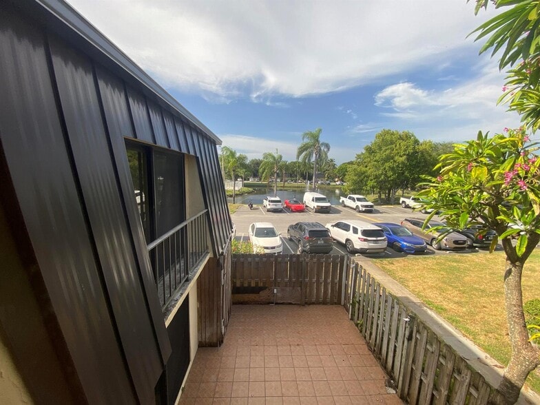 Building Photo - 2370 Waterside Dr