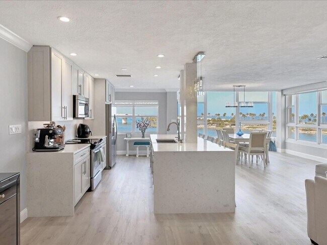Building Photo - 226 Golden Gate Point