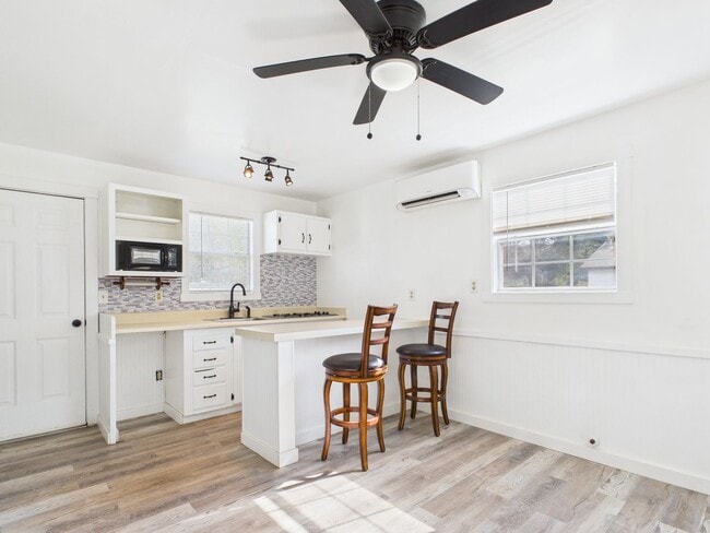 Building Photo - Cozy Guest House