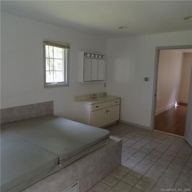 Building Photo - 64 Big Bear Hill Rd