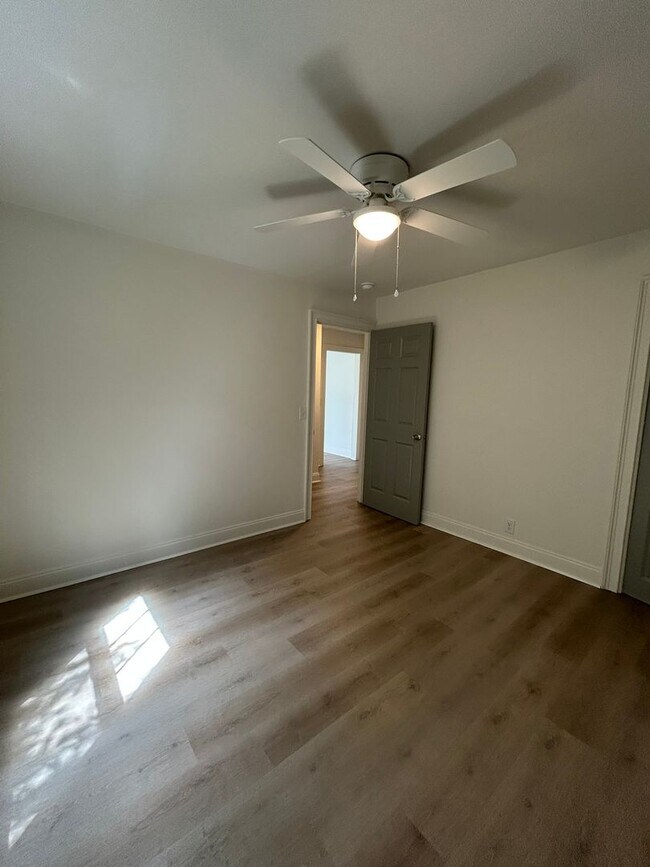 Building Photo - Beautifully Remodeled 4/2