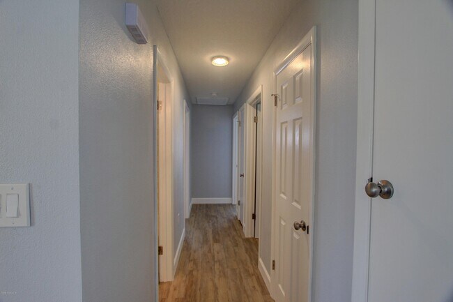 Building Photo - 3210 Westwood Dr