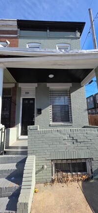 Building Photo - 701 N Curley St