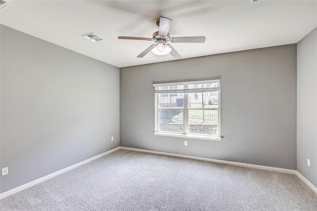 Building Photo - 1620 Bryant Dr