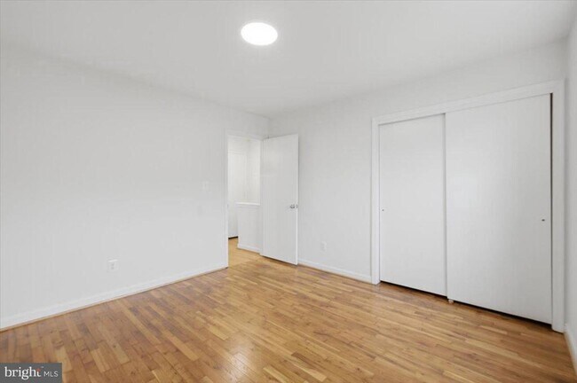 Building Photo - 8141 Kingsway Ct