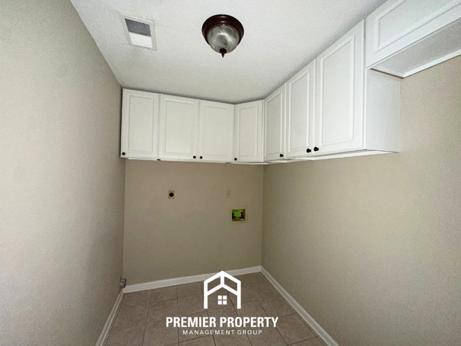 Building Photo - 8842 Aspen View Cove