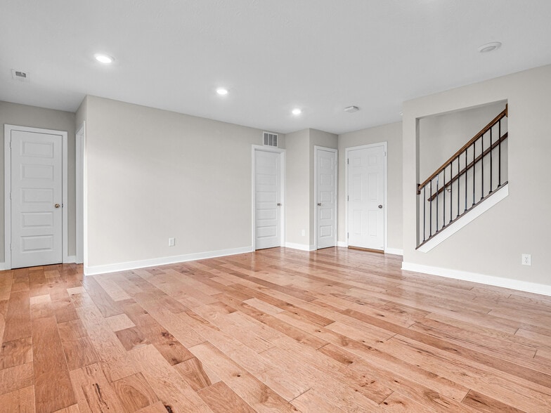 Building Photo - 8238 Bostic Dr