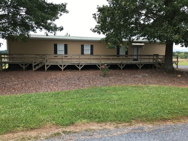 Building Photo - 2 bed 2 bath mobile home in country setting.