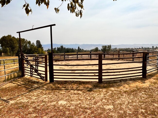 Building Photo - 10 Acres of Horse Property in Victor!