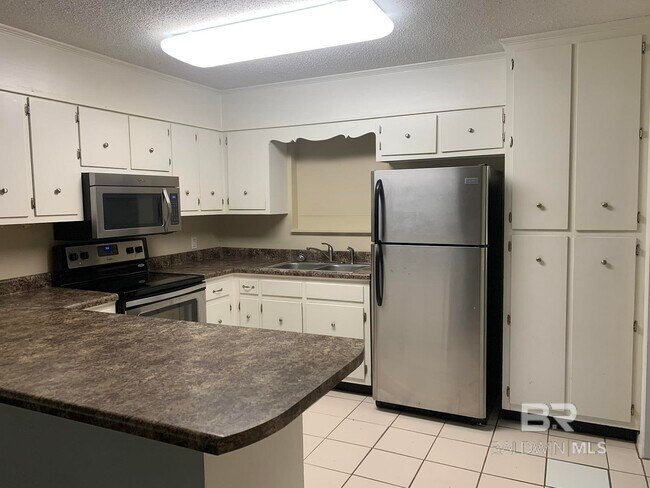 Building Photo - 22 Cavalry Cir