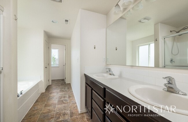 Building Photo - Recently Renovated 3 Bed, 2.5 Bath w/ Offi...