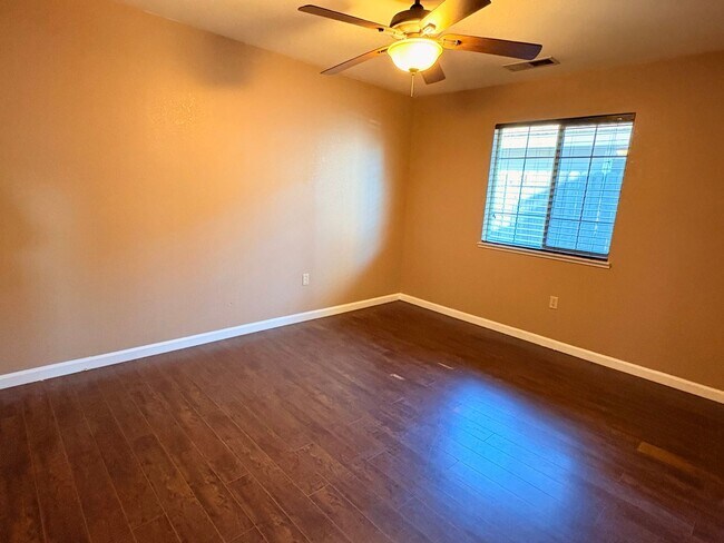 Building Photo - 2 WEEKS FREE RENT December Special - Roomy 4-bedroom house in Waterford