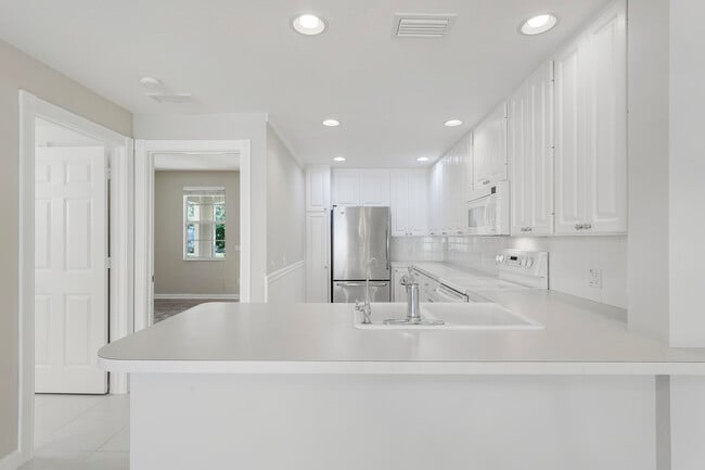 Building Photo - 1685 Jeaga Dr