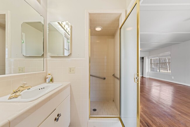 Building Photo - 303 Marquis Ln