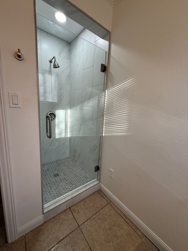 Building Photo - 3158 Juanita St