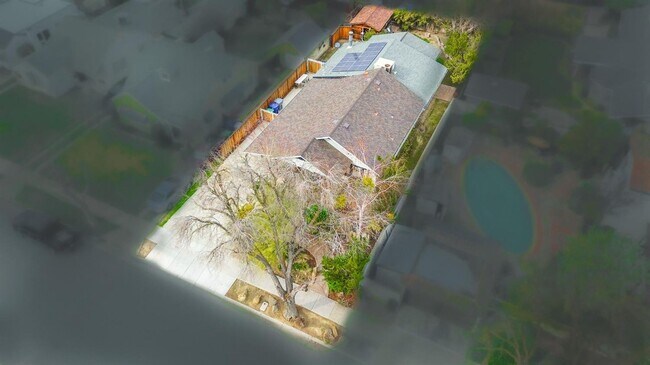 Building Photo - Beautiful Southside Los Banos Rental