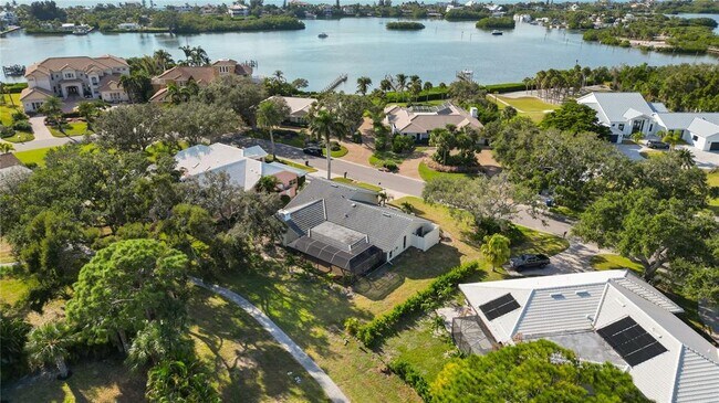 Building Photo - 456 Yacht Harbor Dr