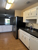 Building Photo - 700 W Fern Ave