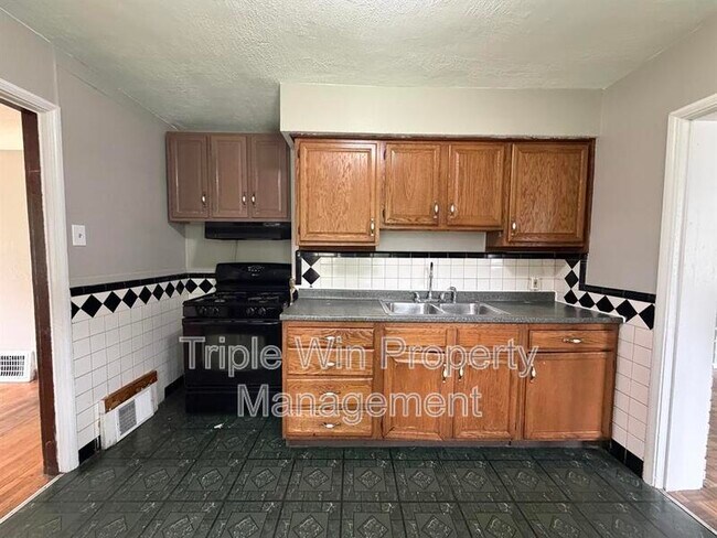 Building Photo - 8126 Albin Ave