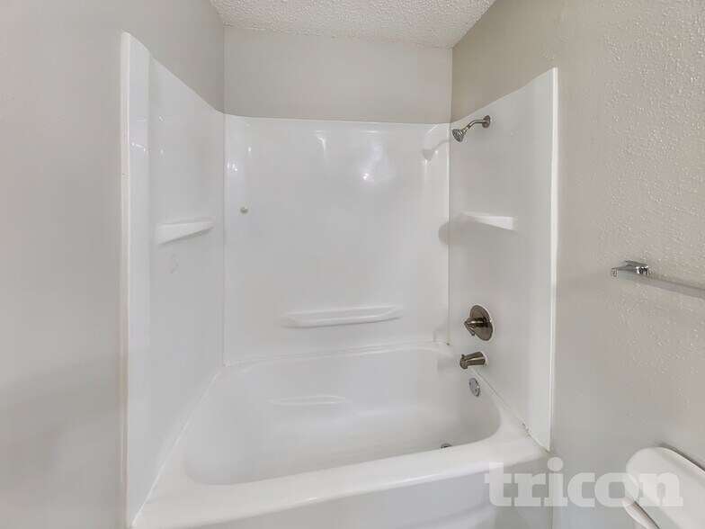 Building Photo - 9719 Hidden Falls