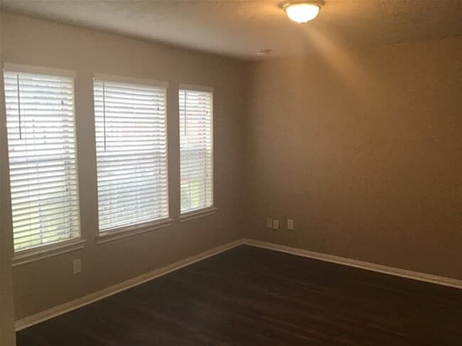 Building Photo - 1043 Leadenhall Cir