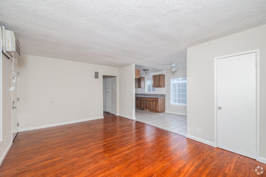 1BR, 1BA - 730SF - Living Room - 19248 Bryant St