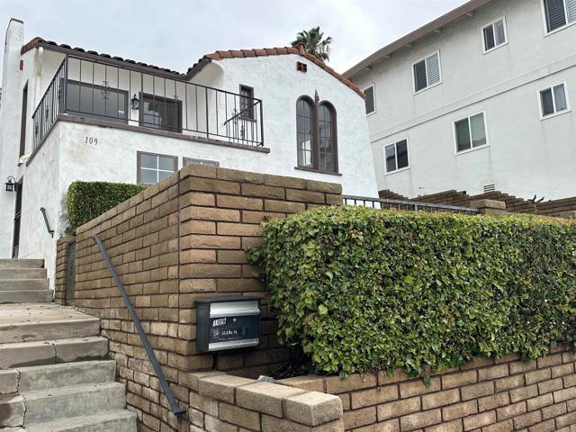 Building Photo - 109 S Alameda Ln