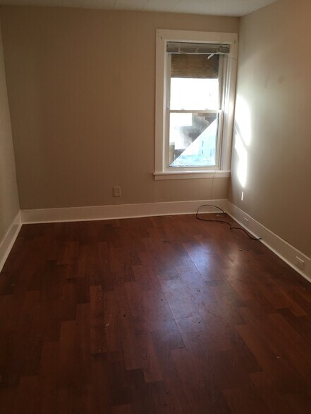 Building Photo - 143 Charlton St