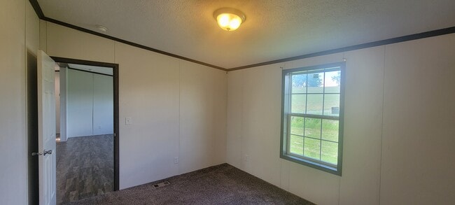 Building Photo - 1074B Horseback Rd