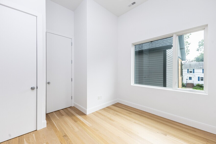 Building Photo - 95 Griswold St