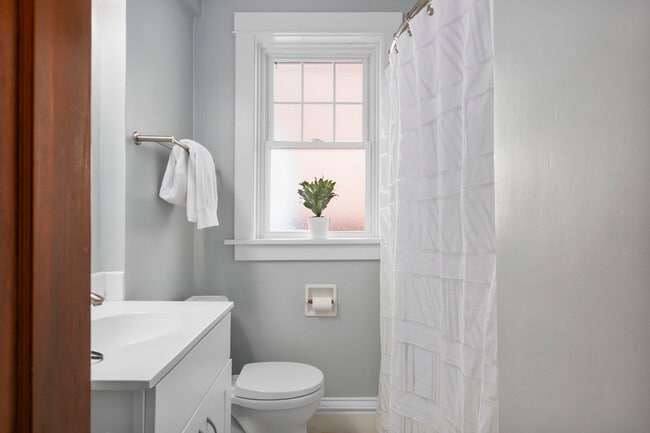 Building Photo - 5504 Itaska St