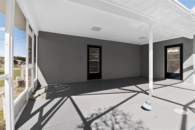 Building Photo - 4210 Palm Dr